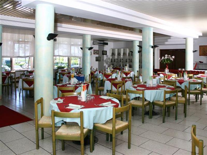 Hotel Aldebaran Лідо-ді-Єзоло Екстер'єр фото