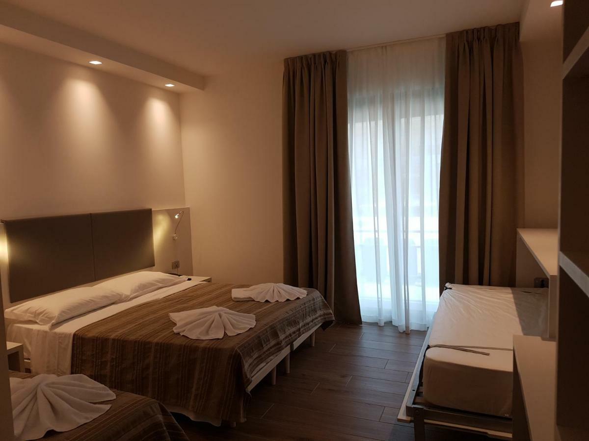 Hotel Aldebaran Лідо-ді-Єзоло Екстер'єр фото
